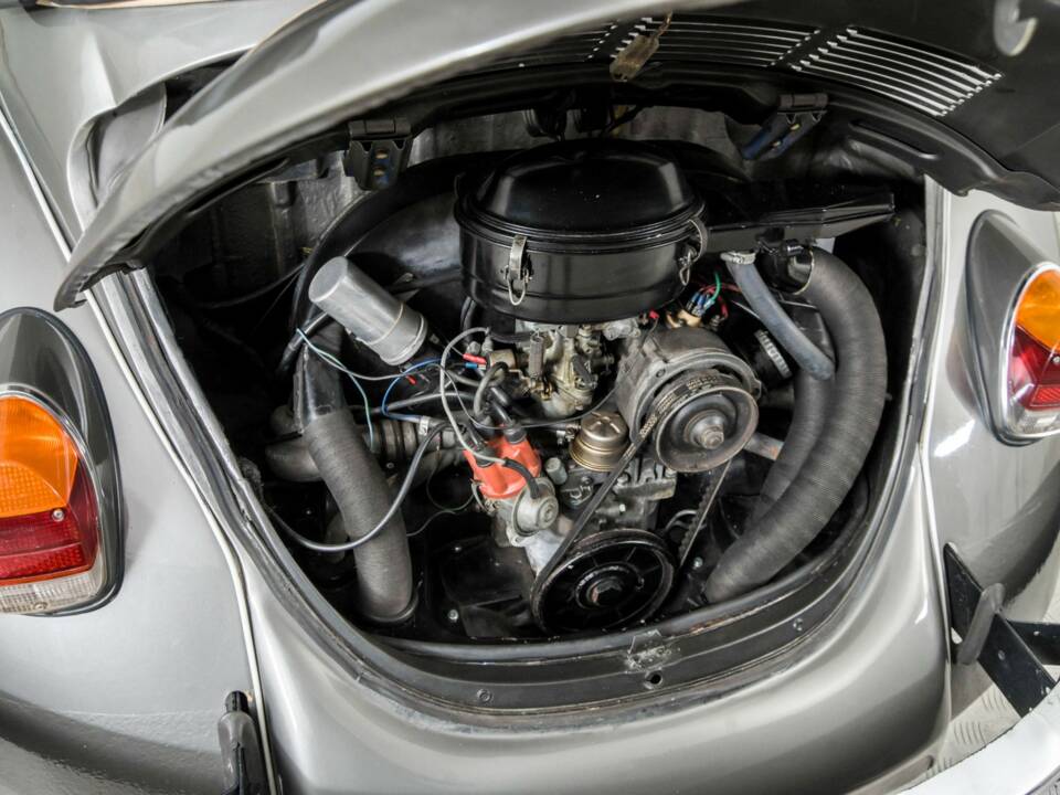 Image 36/50 of Volkswagen Beetle 1303 LS (1971)