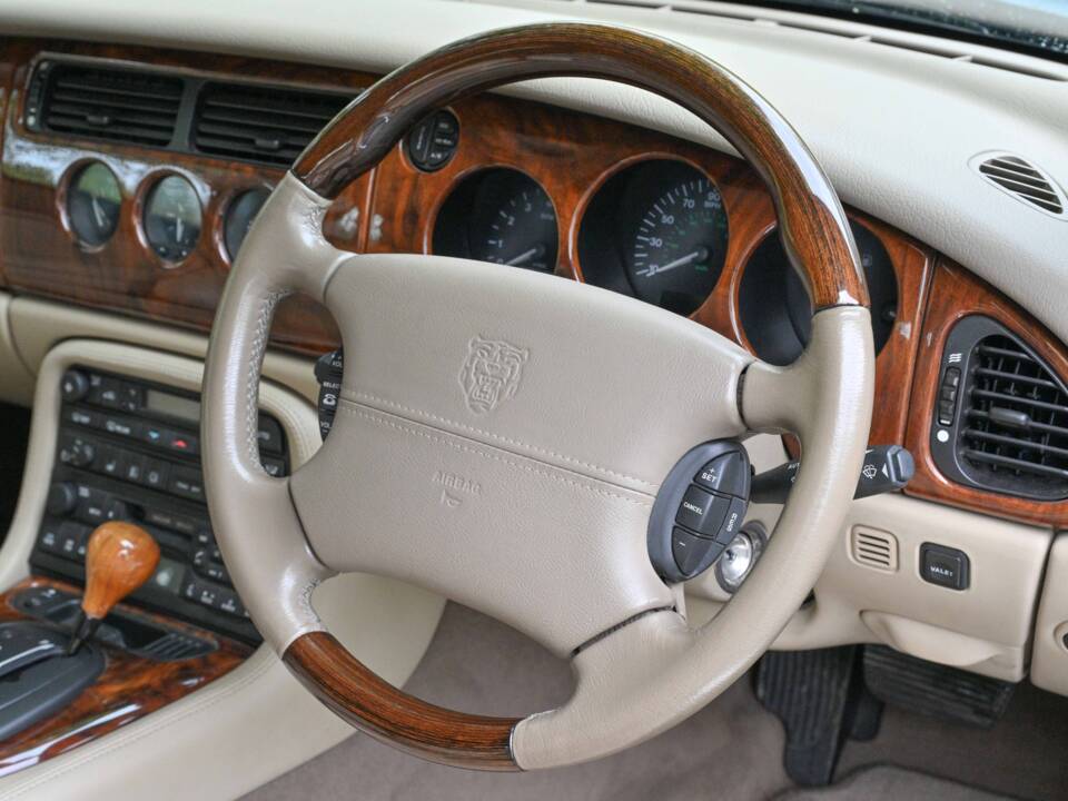 Bild 5/7 von Jaguar XKR (2002)