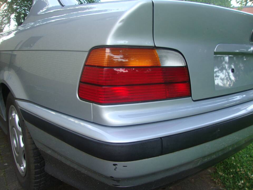 Afbeelding 10/39 van BMW 316i (1993)