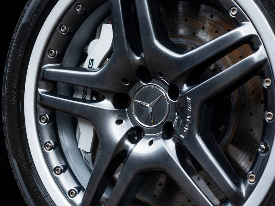 Image 51/60 of Mercedes-Benz SL 65 AMG (2004)