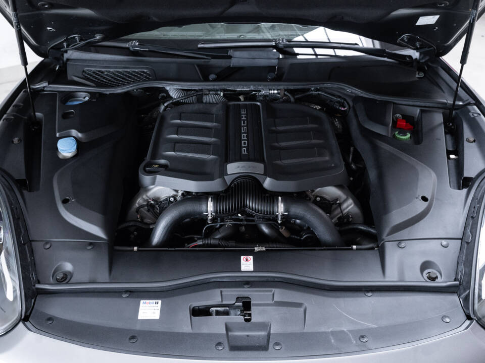 Bild 38/39 von Porsche Cayenne GTS (2016)
