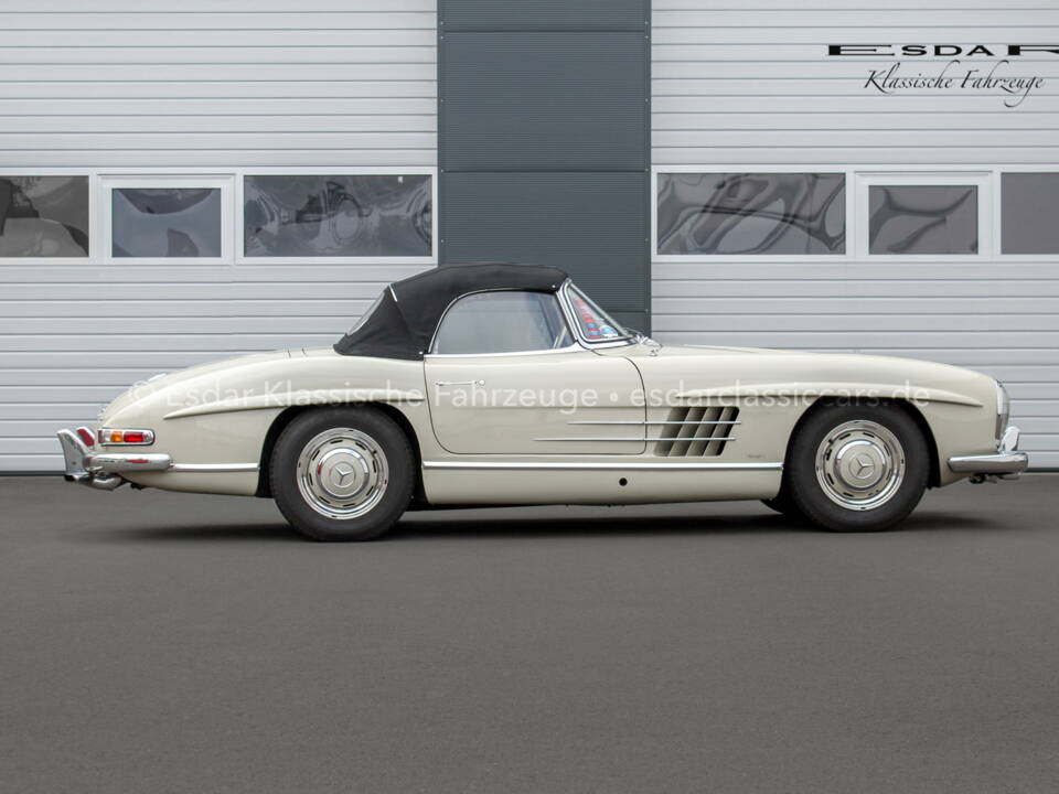 Image 30/38 de Mercedes-Benz 300 SL Roadster (1961)