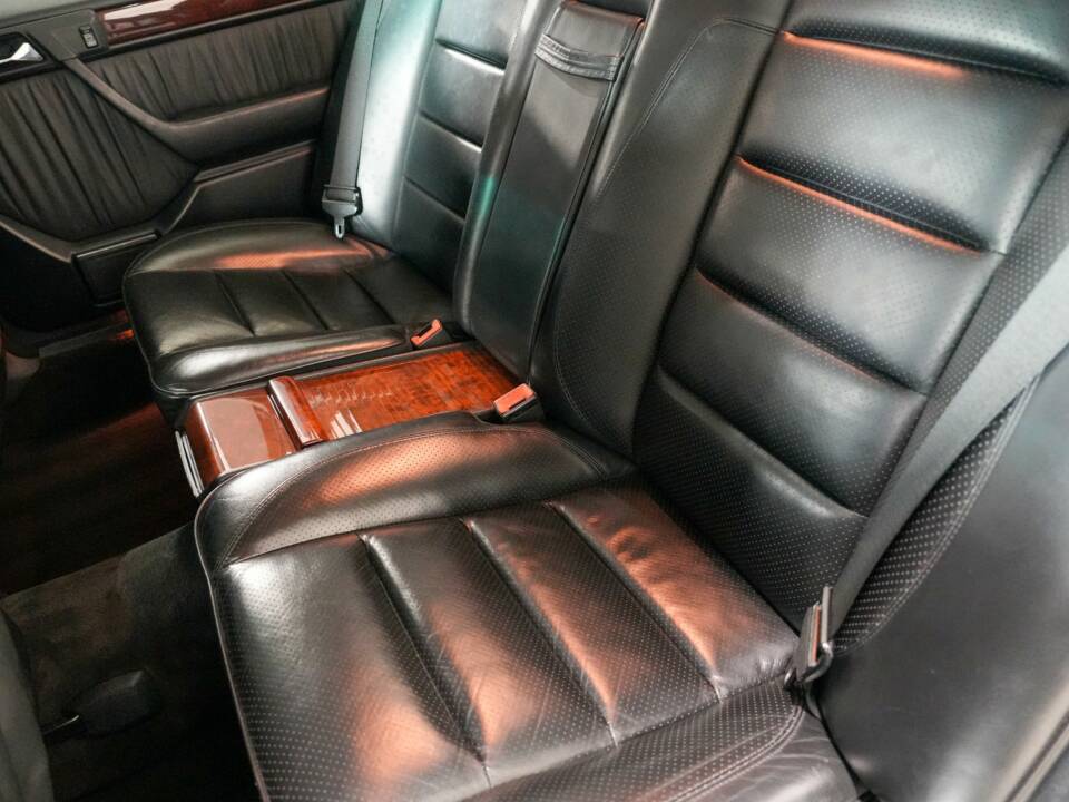 Image 4/32 of Mercedes-Benz 500 E (1992)