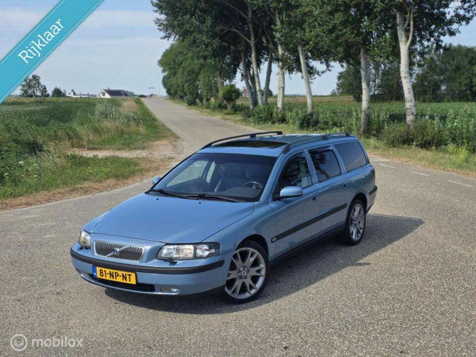 Image 2/40 of Volvo V 70 2.5T (2004)