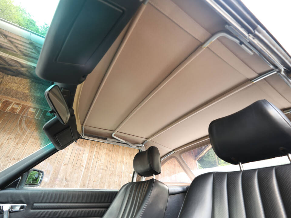 Image 24/85 of Mercedes-Benz 560 SL (1986)