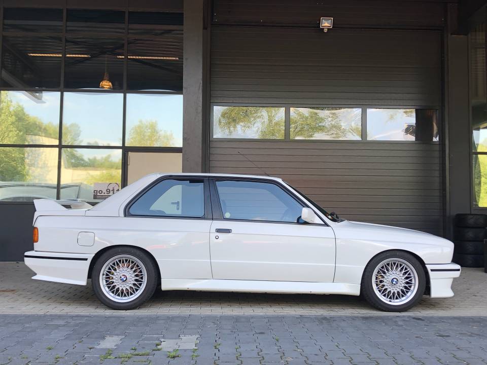 Image 7/27 of BMW M3 (1987)