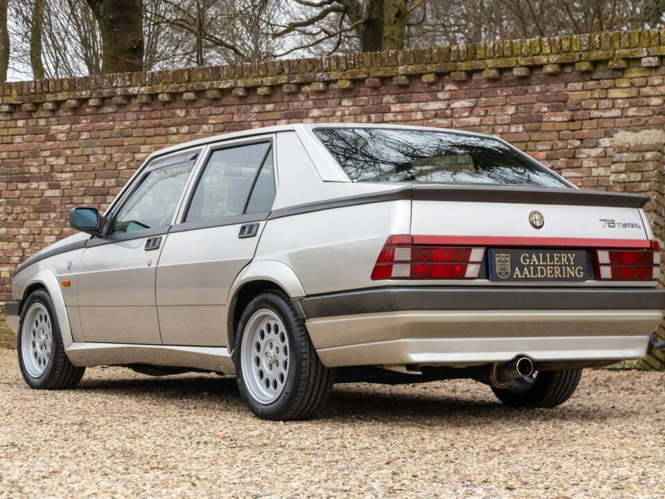 Image 49/50 of Alfa Romeo 75 2.0 Twin Spark (1988)