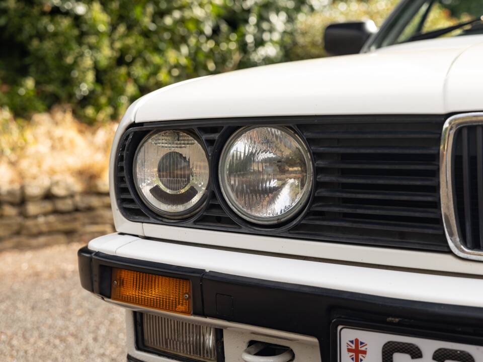 Afbeelding 29/48 van BMW 325i (1990)