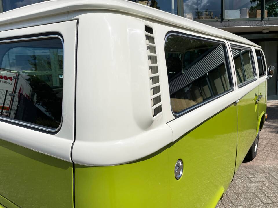Image 14/73 of Volkswagen T2b Kombi (1978)