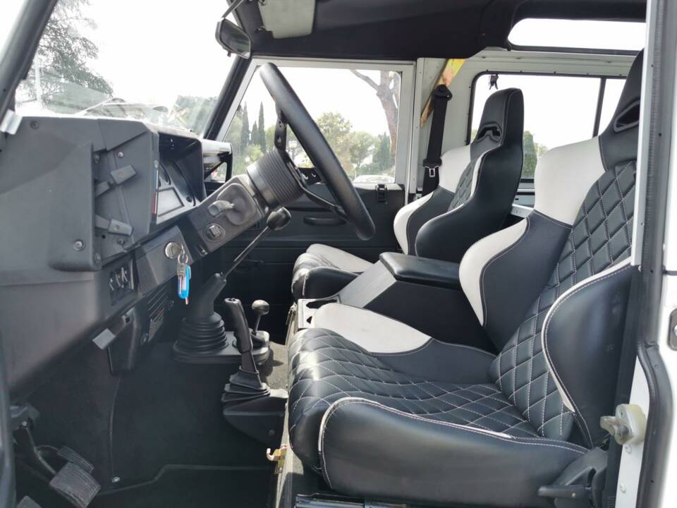 Image 18/45 of Land Rover Defender 110 Td5 (2001)