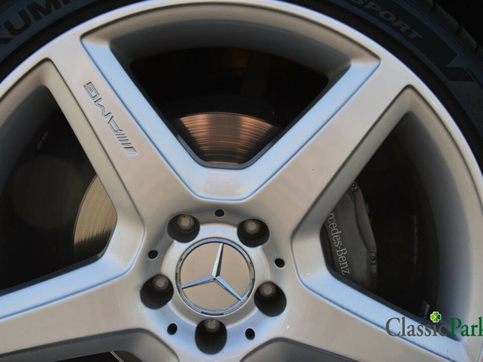 Image 50/50 of Mercedes-Benz E 500 T (2004)