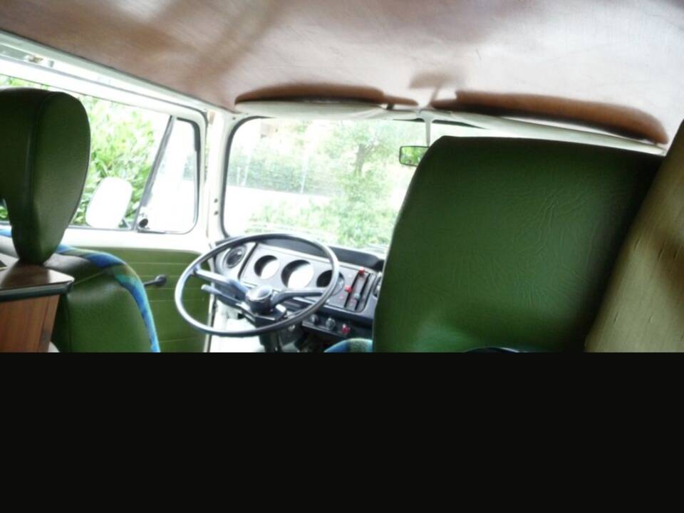 Image 16/100 of Volkswagen T2b Westfalia (1973)