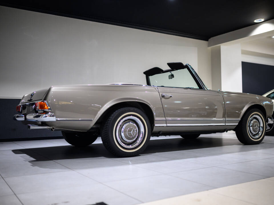 Immagine 4/72 di Mercedes-Benz 280 SL (1970)