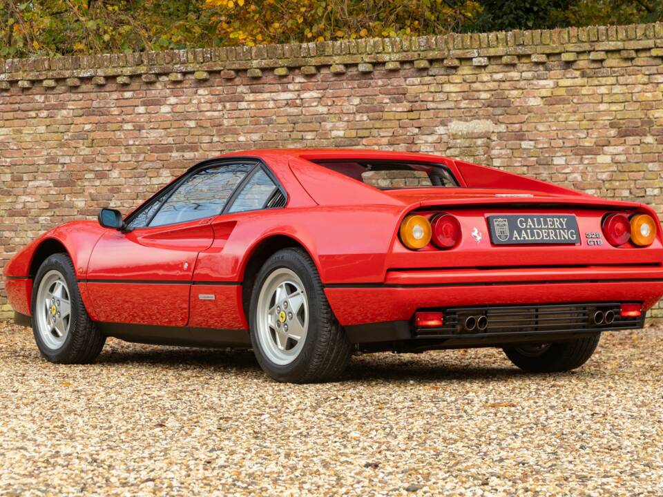 Bild 2/50 von Ferrari 328 GTB (1989)