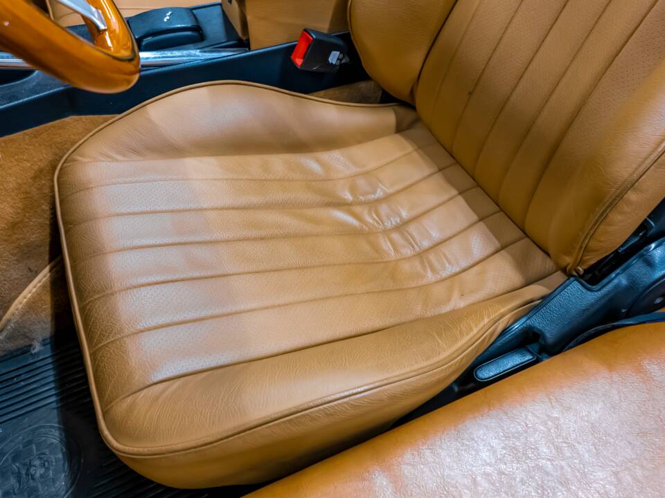 Image 17/34 de Jaguar Type E V12 (1972)