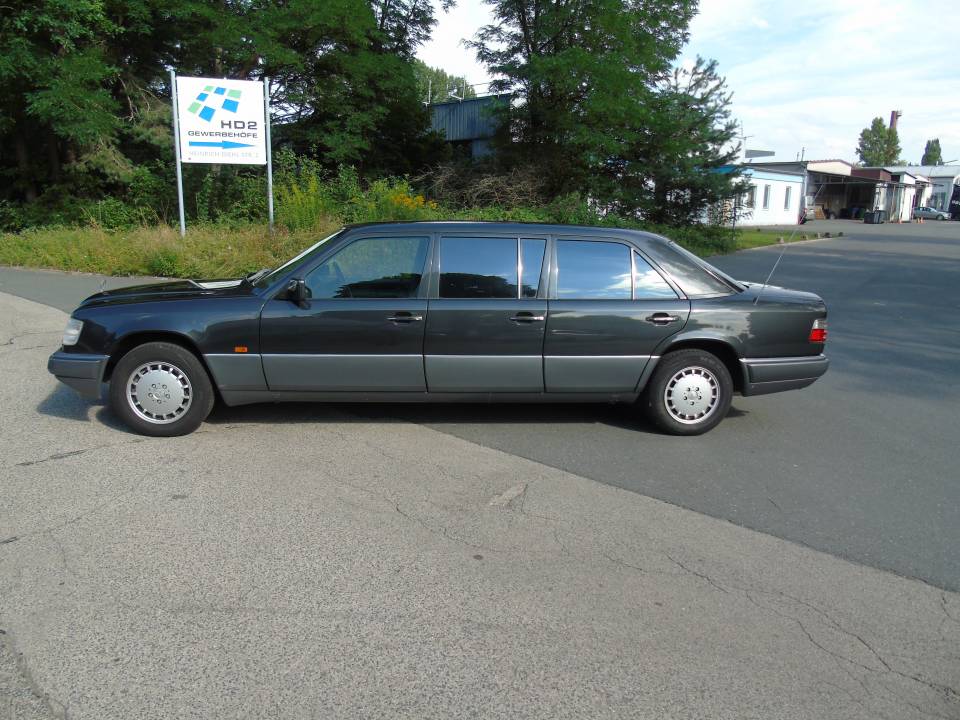 Image 8/31 of Mercedes-Benz 260 E Lang (1991)