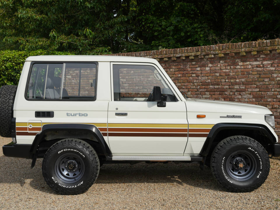 Immagine 15/50 di Toyota Land Cruiser 2.4 LX Turbo (1992)