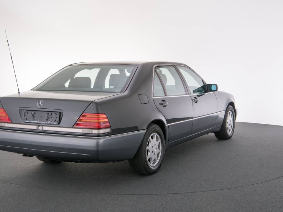 Image 3/45 of Mercedes-Benz 500 SEL (1992)