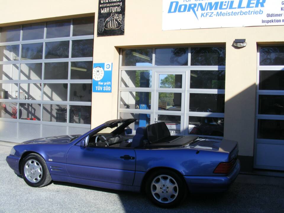 Immagine 20/39 di Mercedes-Benz SL 320 (1997)
