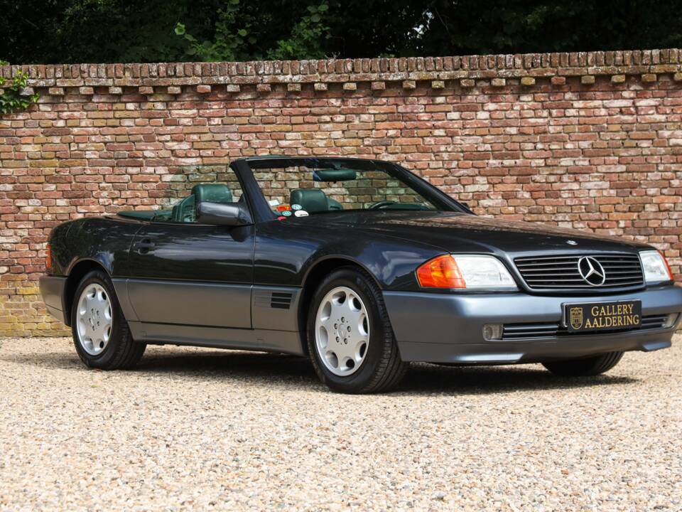 Image 32/50 of Mercedes-Benz 500 SL (1992)