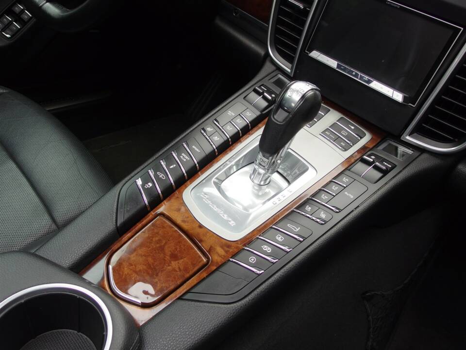 Image 57/98 of Porsche Panamera S (2010)