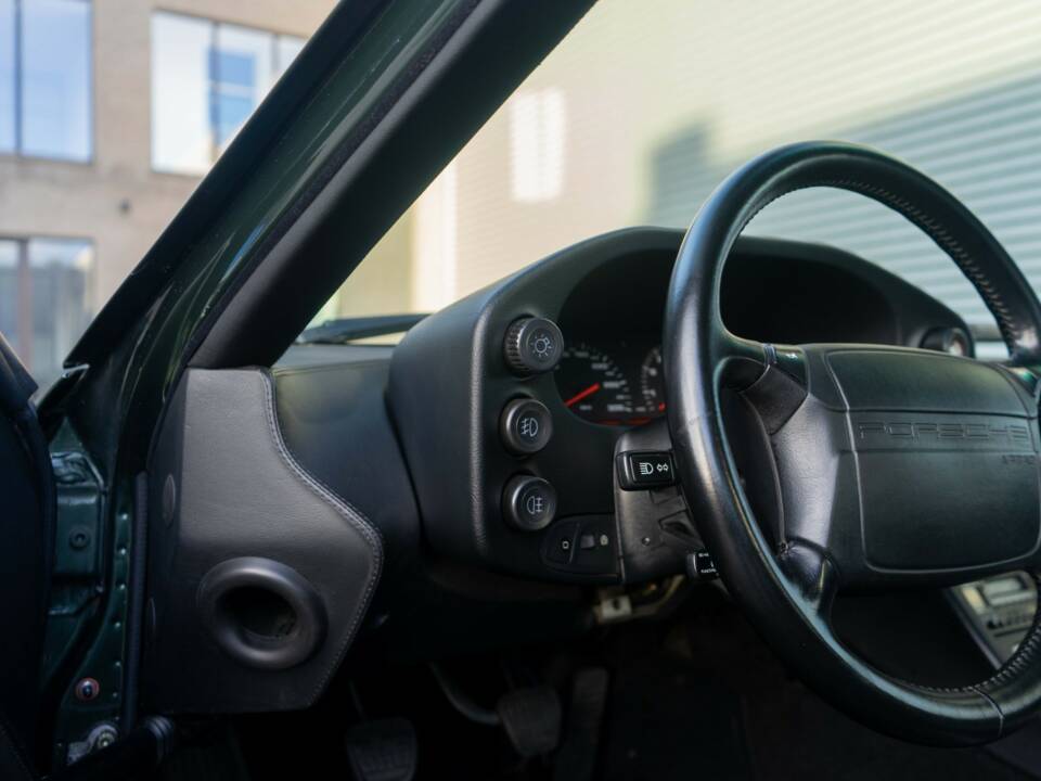 Afbeelding 29/46 van Porsche 928 GTS (1993)