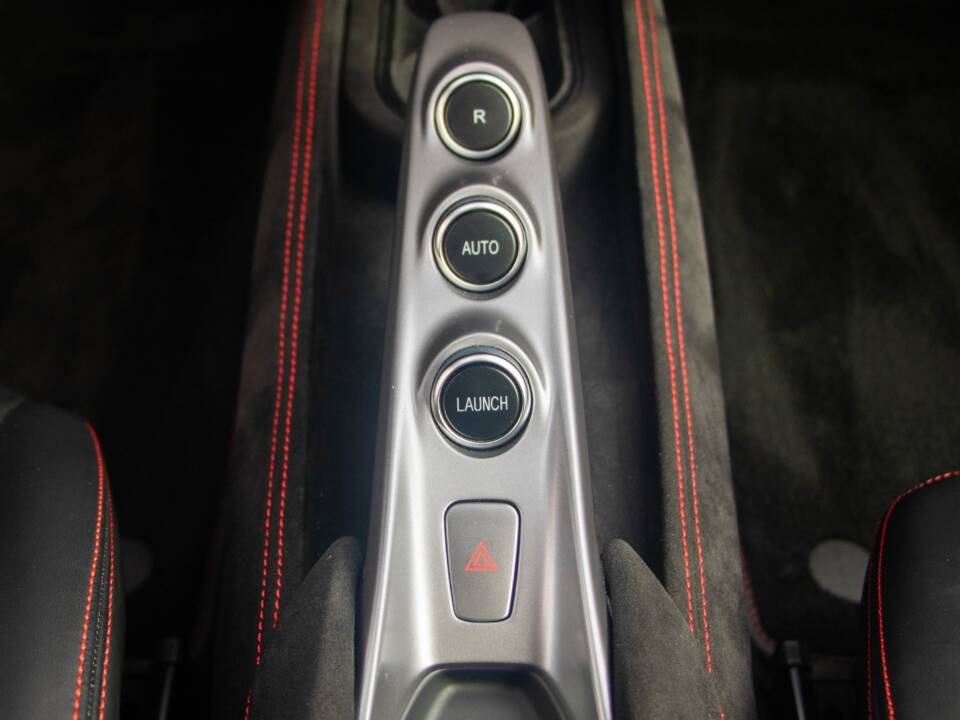 Bild 33/43 von Ferrari F8 Spider (2020)