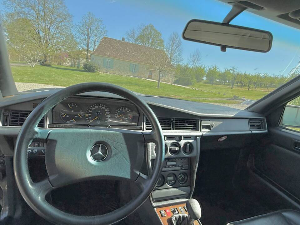 Bild 4/5 von Mercedes-Benz 190 E 2.5-16 (1990)