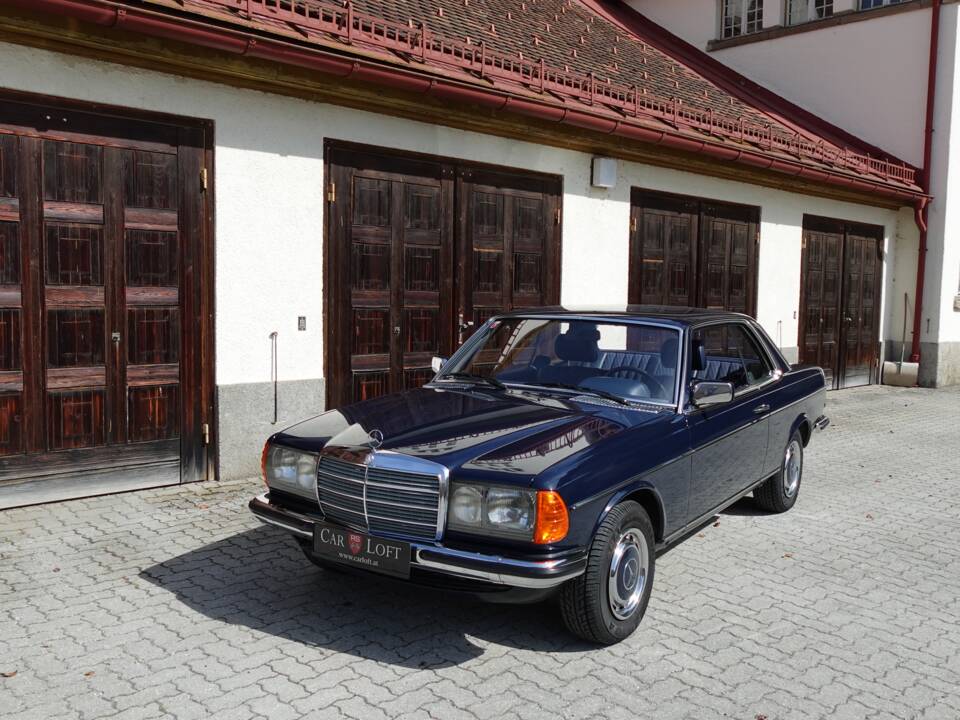 Bild 1/57 von Mercedes-Benz 230 CE (1980)
