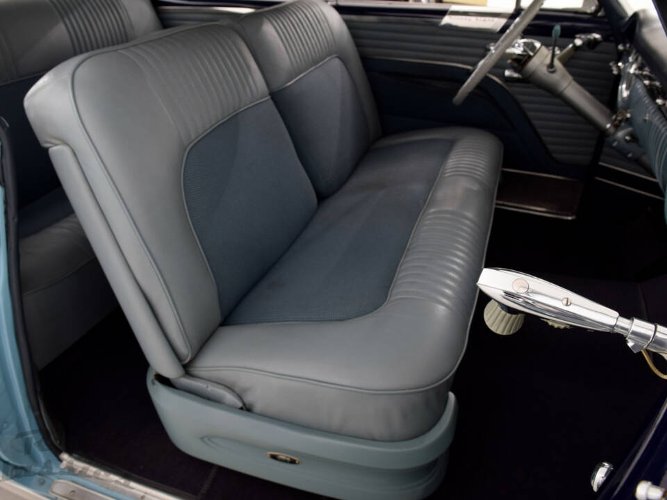 Image 26/48 of Oldsmobile 98 Coupe (1953)