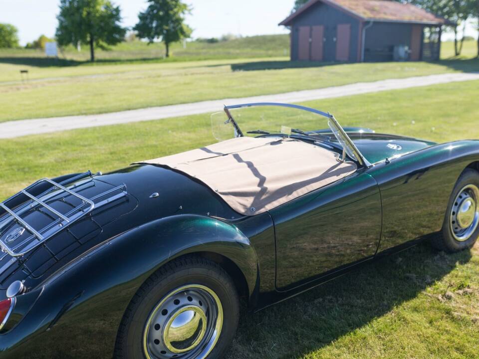 Image 2/38 of MG MGA 1500 (1958)