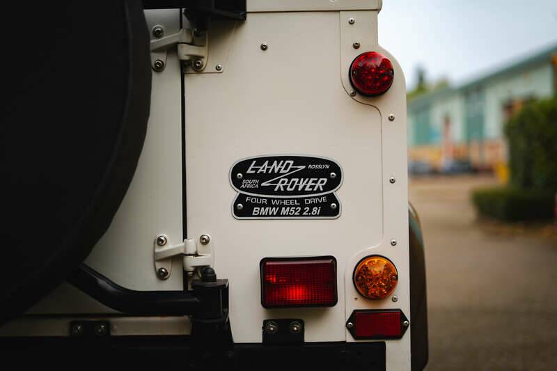Image 20/41 of Land Rover Defender 90 "50th Anniversary" (1999)
