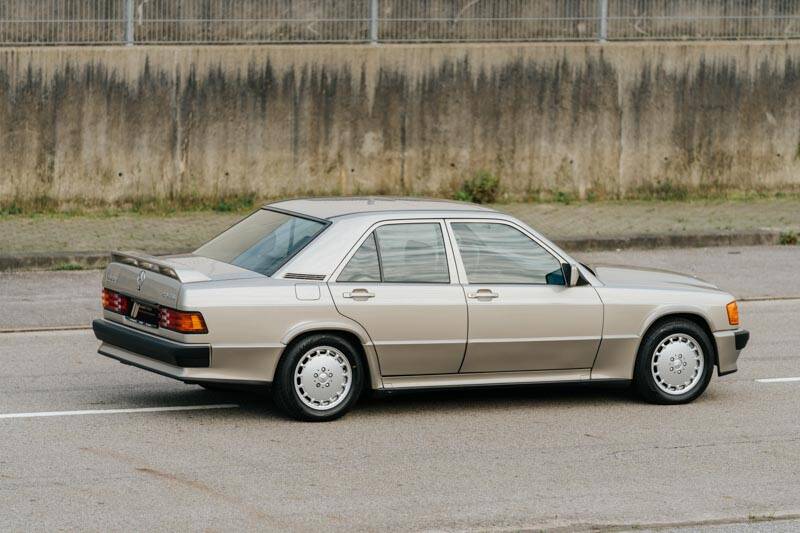 Image 11/69 de Mercedes-Benz 190 E 2.3-16 (1988)