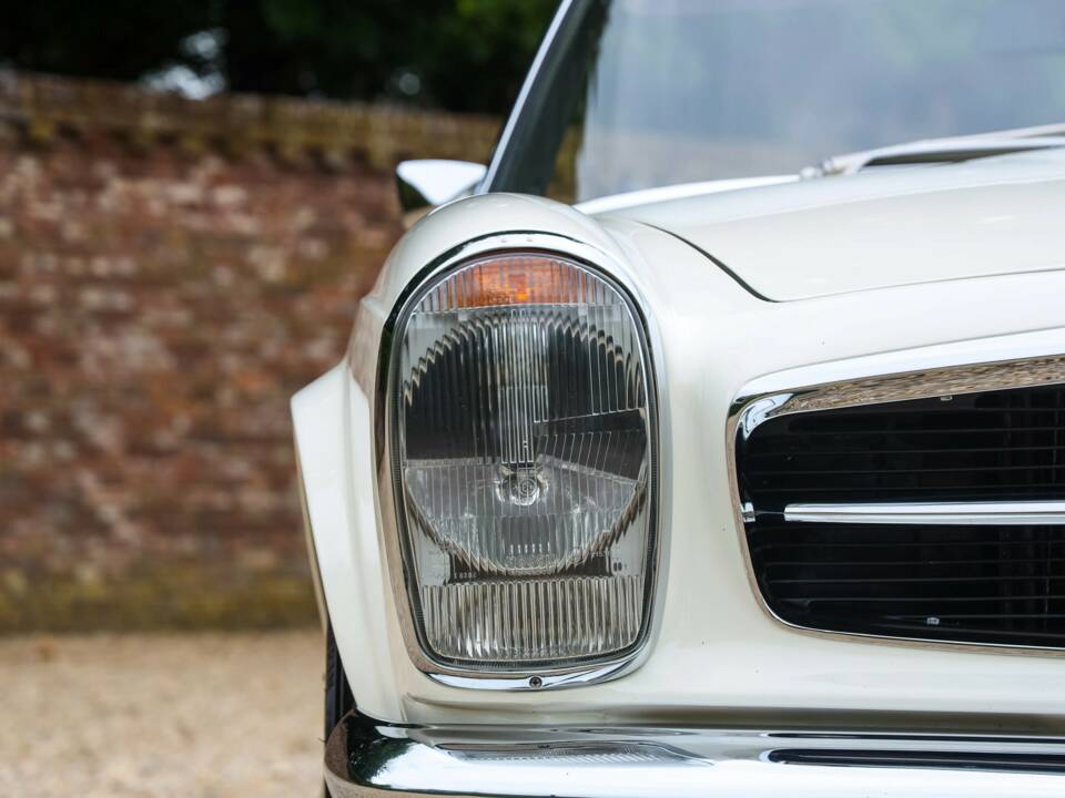 Image 12/50 de Mercedes-Benz 280 SL (1971)