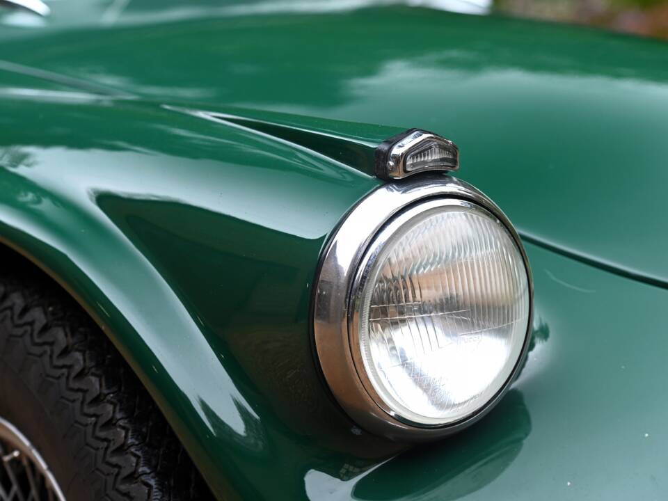 Image 11/20 of Daimler SP 250 (1962)