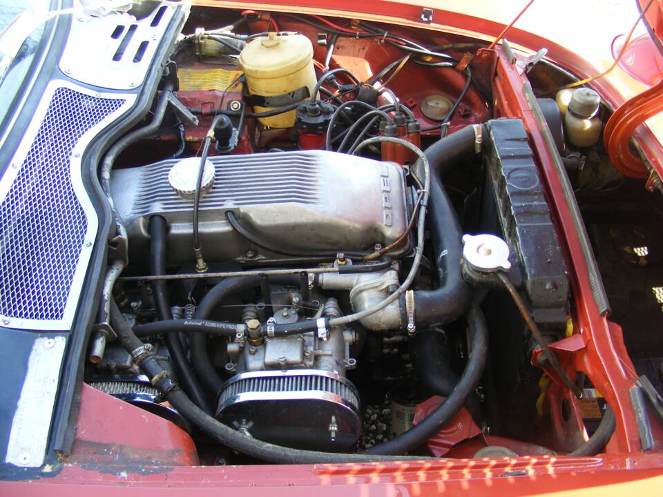 Image 24/34 of Opel GT 1900 (1972)