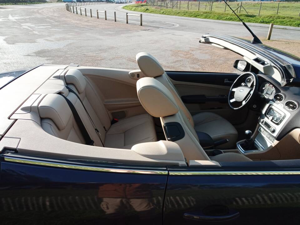 Image 8/9 of Ford Focus CC 2.0 (2008)