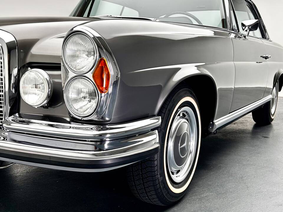 Image 5/13 de Mercedes-Benz 280 SE (1970)