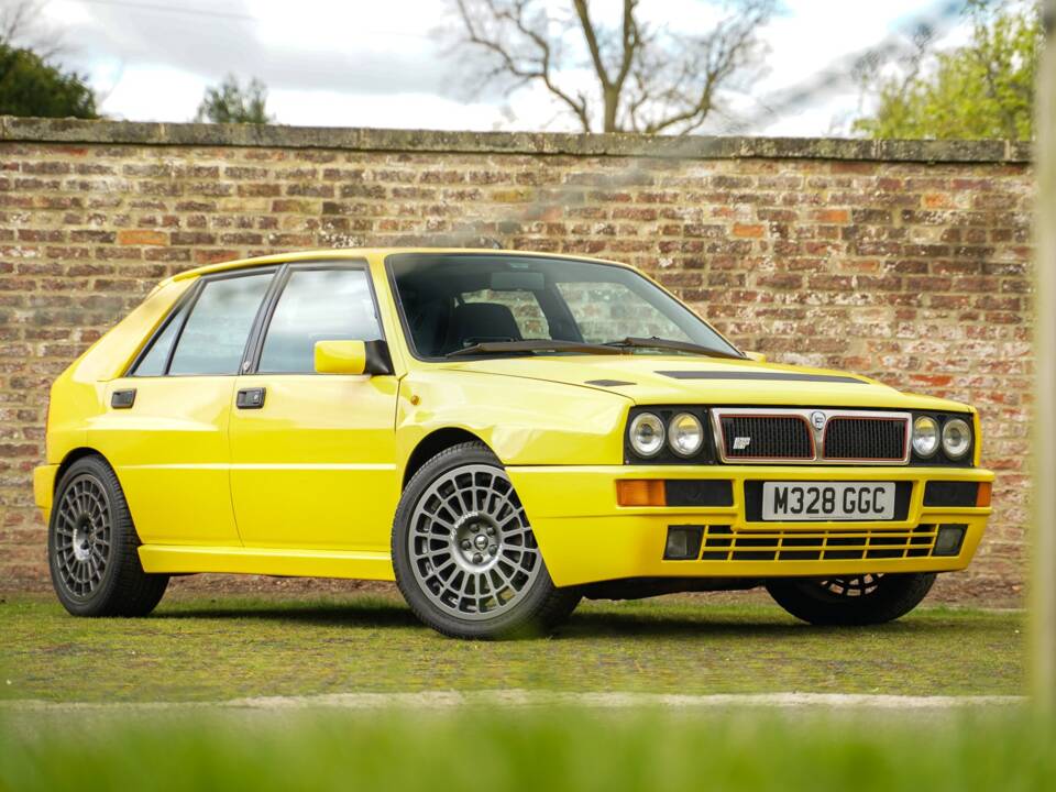 Image 7/50 of Lancia Delta HF Integrale Evoluzione II (1994)