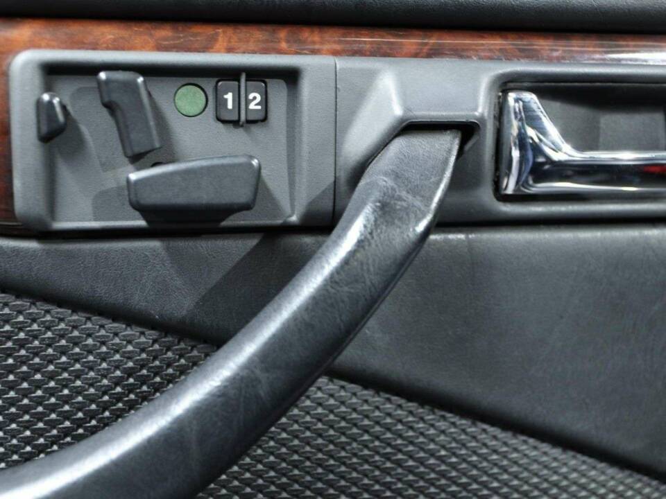 Image 10/30 of Mercedes-Benz 560 SEC (1988)