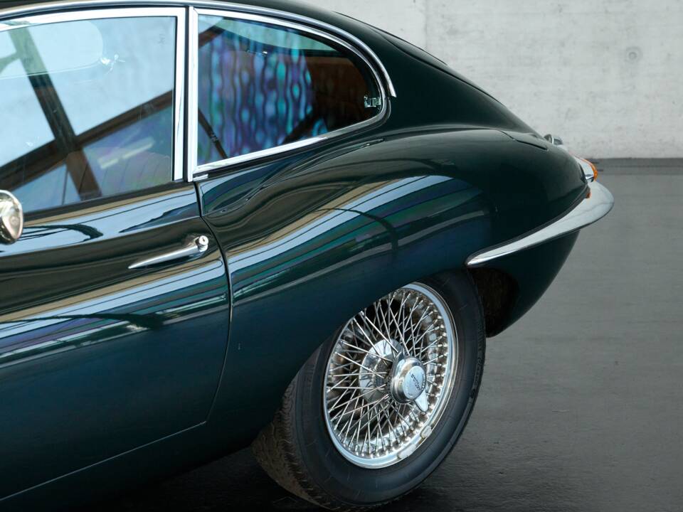 Image 10/50 de Jaguar E-Type (1970)