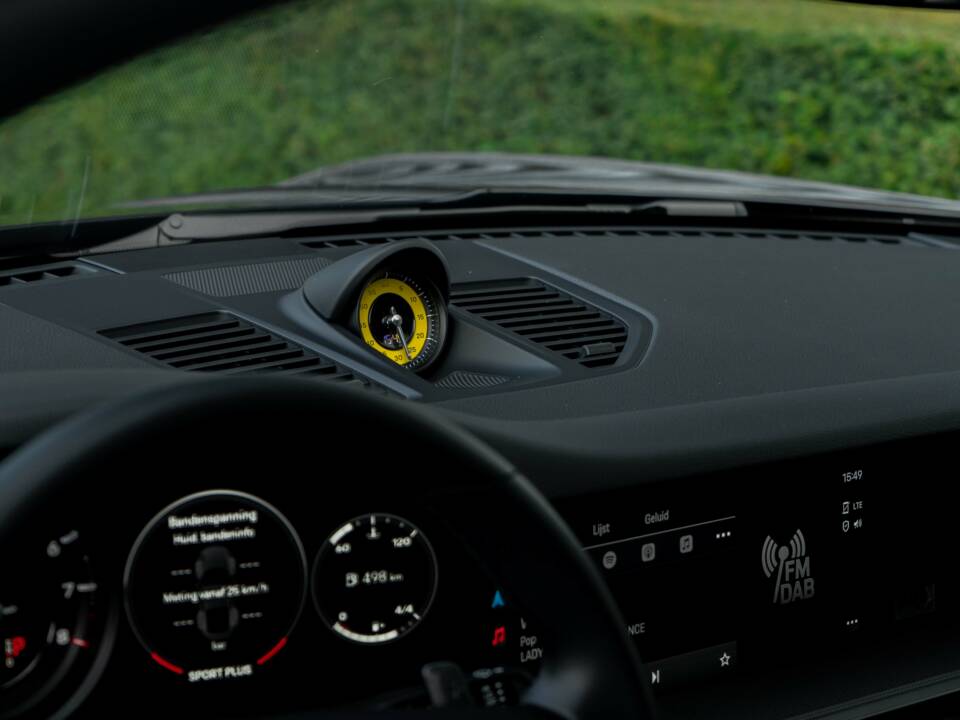 Image 14/30 of Porsche 911 Carrera (2022)
