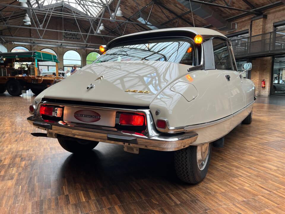 Image 11/25 of Citroën DS 20 Pallas (1972)