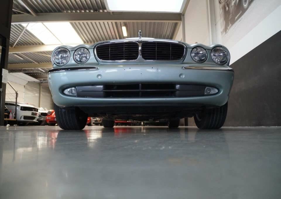 Image 28/50 of Jaguar XJ 8 4.2 (2004)