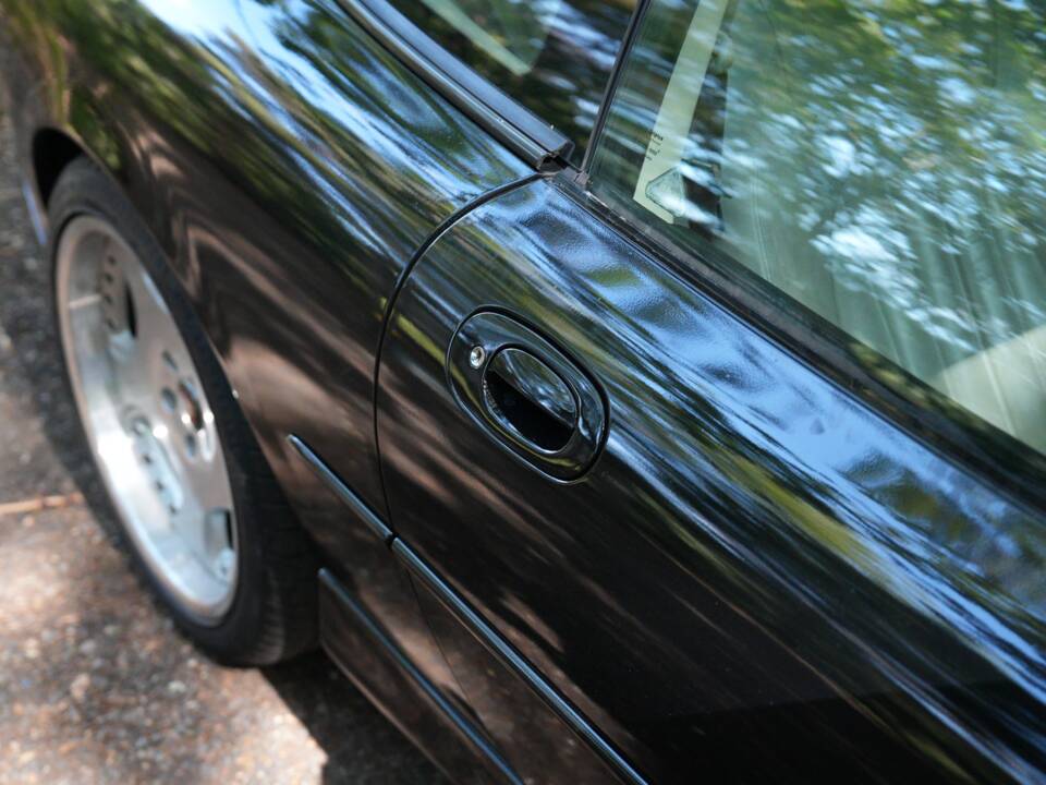 Image 17/50 of Jaguar XKR (1998)