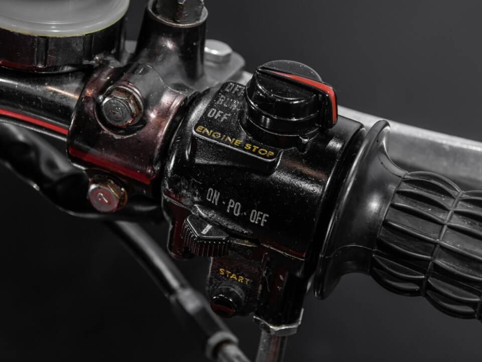 Image 33/40 of Kawasaki Z 400 (1976)