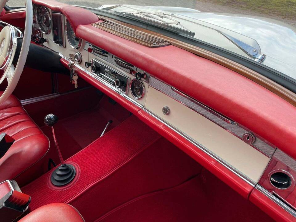 Image 18/25 of Mercedes-Benz 280 SE (1967)