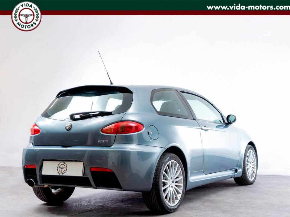 Image 5/45 de Alfa Romeo 147 3.2 GTA (2004)