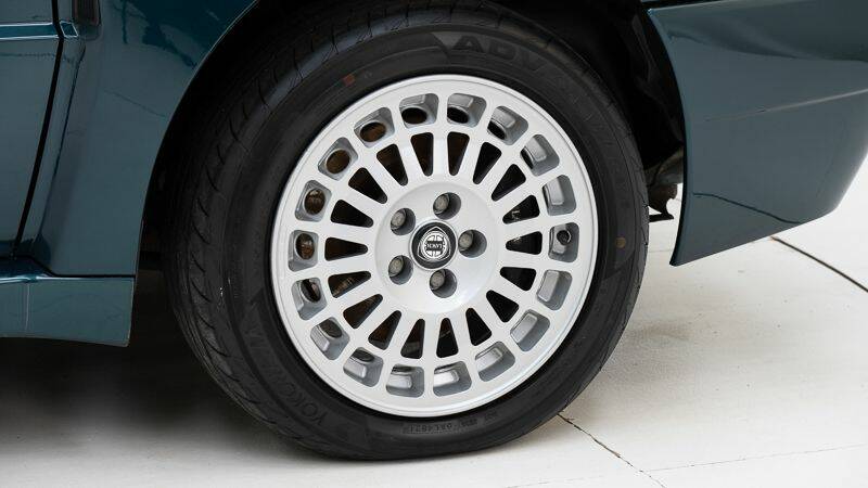 Image 13/15 de Lancia Delta HF Integrale Evoluzione I (1992)