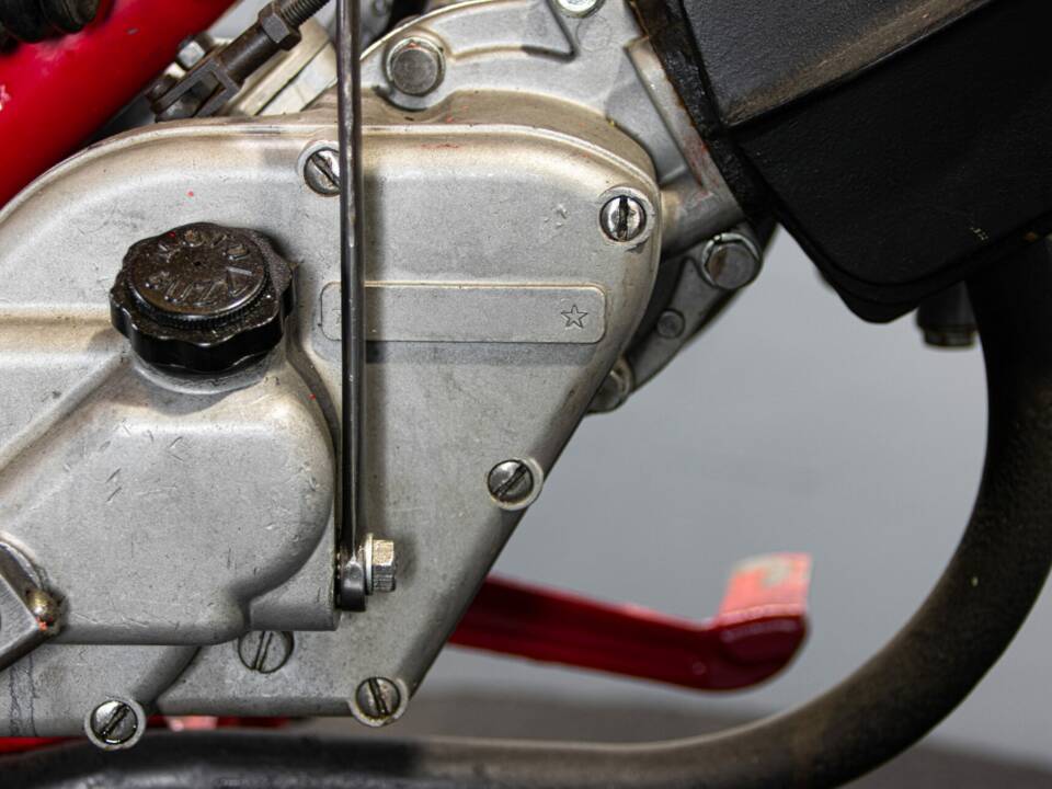Immagine 44/50 di Moto Guzzi Motoleggera 65 (1951)